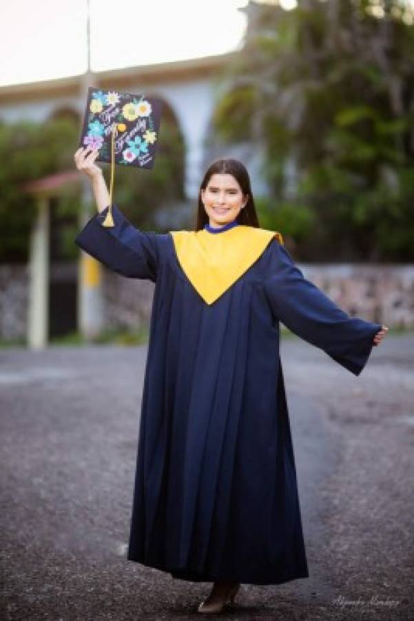 Seniors de La Estancia School celebran juramentación