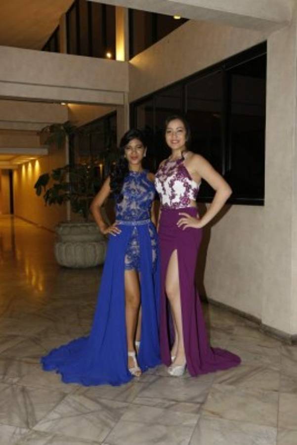 Los Seniors de la England School celebran su baile de graduación