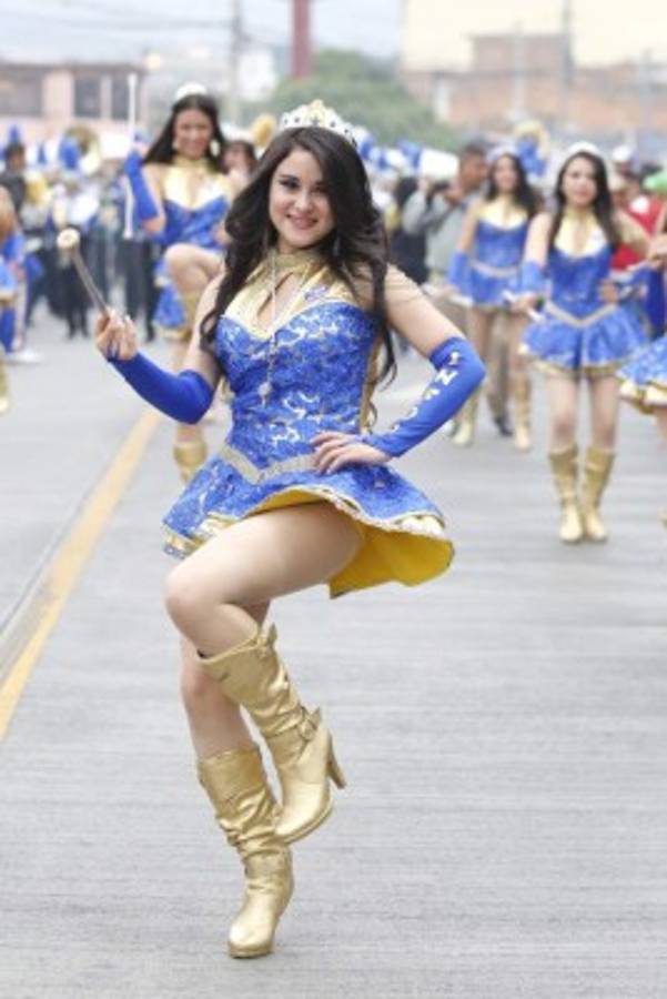 Bastoneras, dueñas de la pasarela cívica