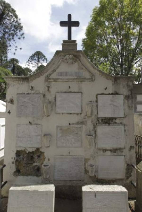 Parientes: Valle murió envenenado