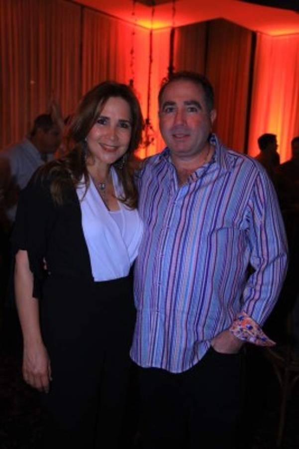 Ruth Marie de Sabillón llegó a las cinco décadas entre abrazos y sorpresas