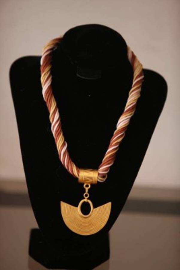 Orfebrería colombiana con históricos detalles culturales