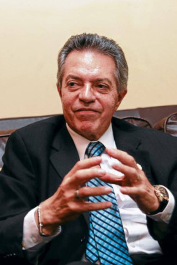 Barnica es el Presidente de Honduras en funciones, pero se niega a firmar documentos