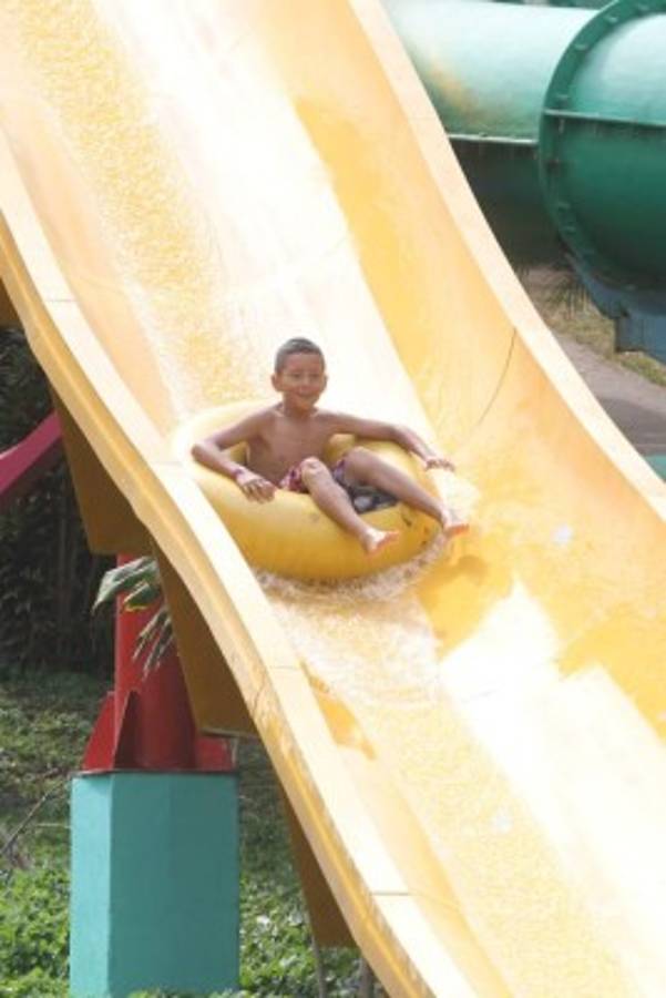 Los capitalinos disfrutan de las actividades de la temporada