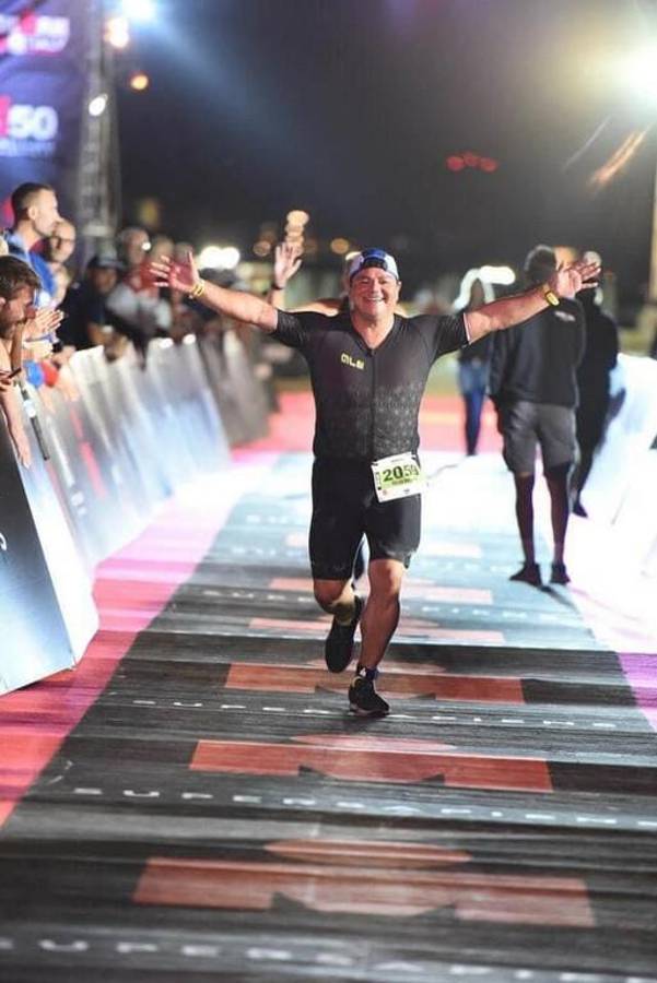 Su meta más próxima en los deportes es ponerse a tono para intentar el Ironman completo.