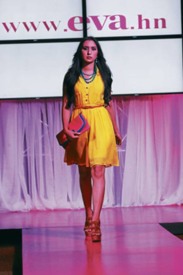 Navega por el interesante mundo cibernético de la moda y la belleza