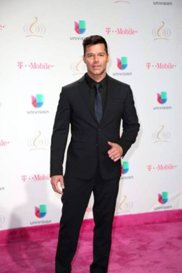 Celebridades se solidarizan con las victimas del sismo en México