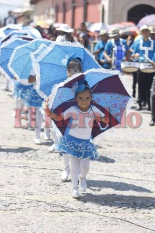 Comayagua se suma a las Fiestas Patrias con colorido desfile de centros educativos