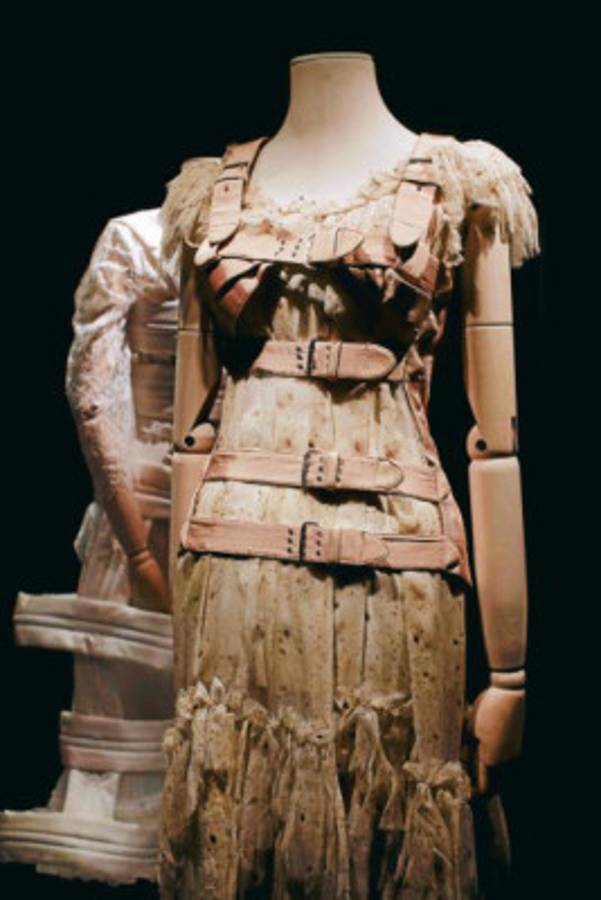 'Las apariencias engañan, los vestidos de Frida Kahlo”