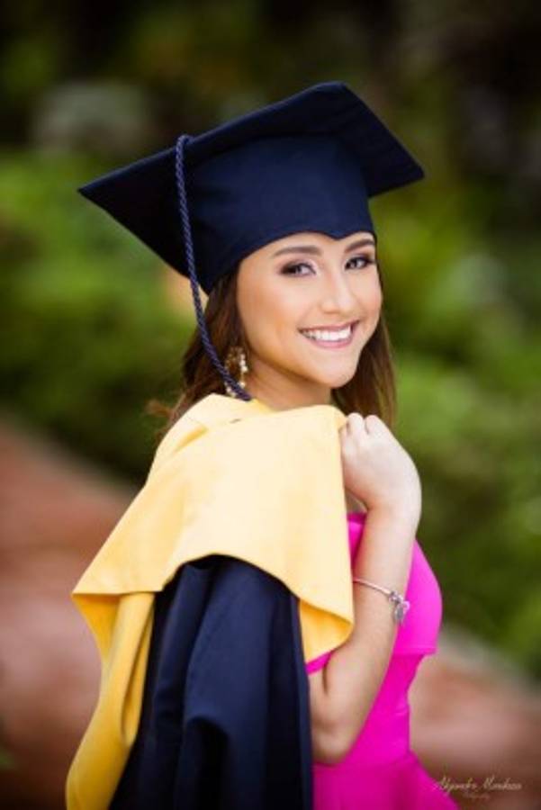 Seniors de La Estancia School celebran juramentación