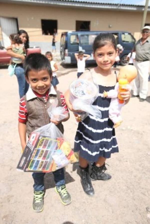 Arrancamos las sonrisas inocentes de los infantes de Altos de Loarque