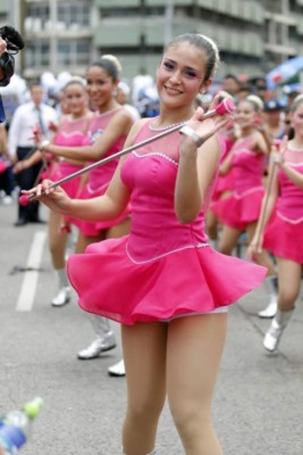 Bastoneras, dueñas de la pasarela cívica