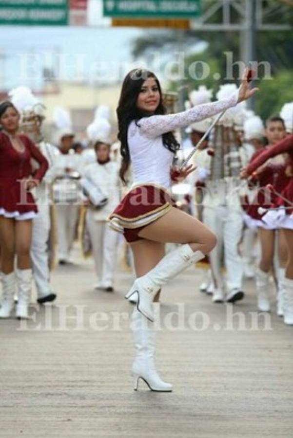 Allison Sánchez, la palillona que impactó en los desfiles patrios de Honduras