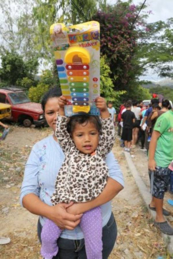 El brillo de la solidaridad iluminó sonrisas infantiles en Villa Madrid