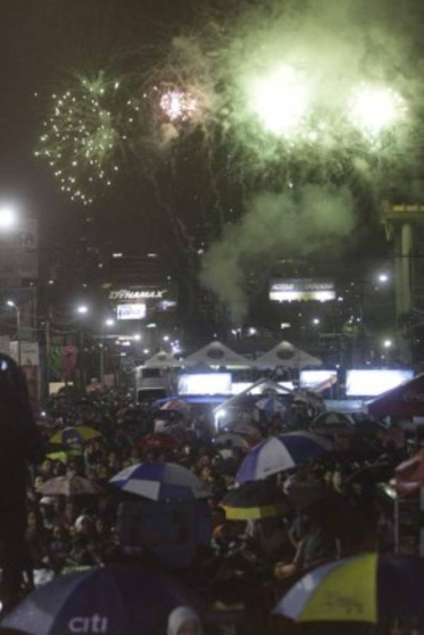 La capital retumbó con 12 horas continuas de carnaval