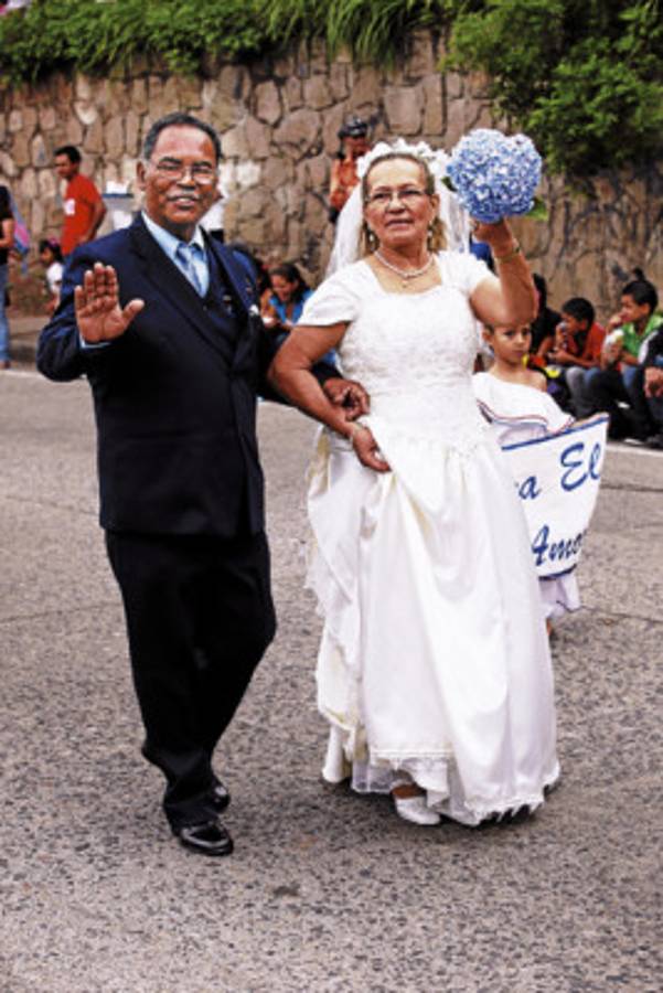 Baile y mojigangas se robaron el show en fiestas de Independencia
