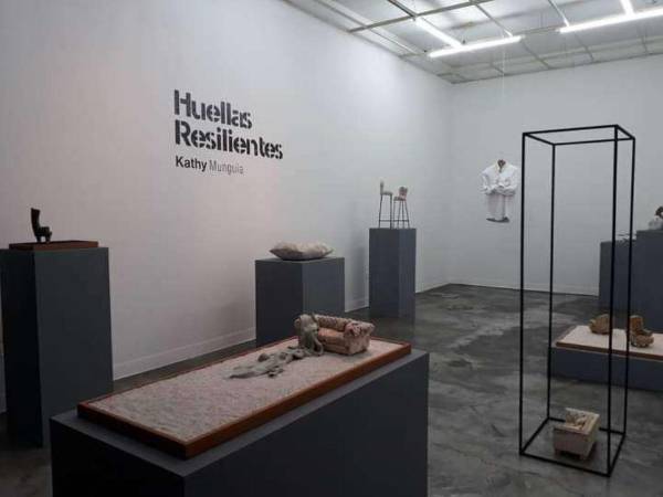 La reflexión, investigación, registro y diálogo son ejes fundamentales en la labor que se realiza desde este espacio de Mujeres en las Artes (Mua). En la imagen, la muestra de Kathy Munguía “Huellas resilientes”, exhibida en la Sala MAC en 2019.