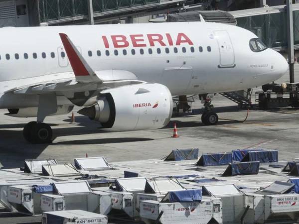 La decisión de las compañías aéreas y la advertencia de la FFA de Estados Unidos coincide con el nutrido despliegue militar de Washington cerca de Venezuela.