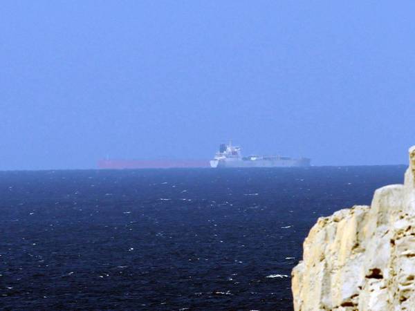 Autoridades iraníes afirmaron que el control del estrecho ha regresado a su estado anterior, lo que implica fuertes restricciones al tránsito marítimo