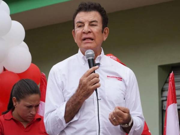 Salvador Nasralla, excandidato presidencial del Partido Liberal en campaña electoral