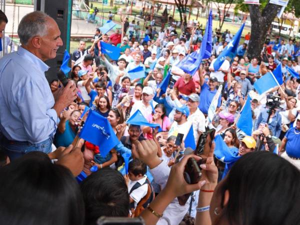 El candidato presidencial del Partido Nacional se presentó este jueves en el municipio de La Venta, Francisco Morazán.
