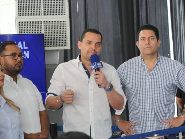 Ante el clima de incertidumbre, el diputado Tomás Zambrano instó a la ciudadanía a respaldar a las consejeras del CNE Ana Paola Hall (presidenta) y Cossette López.