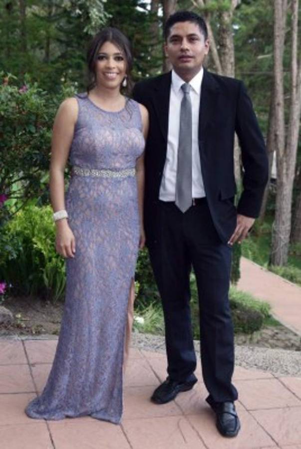 Una promesa de amor sellada en el jardín