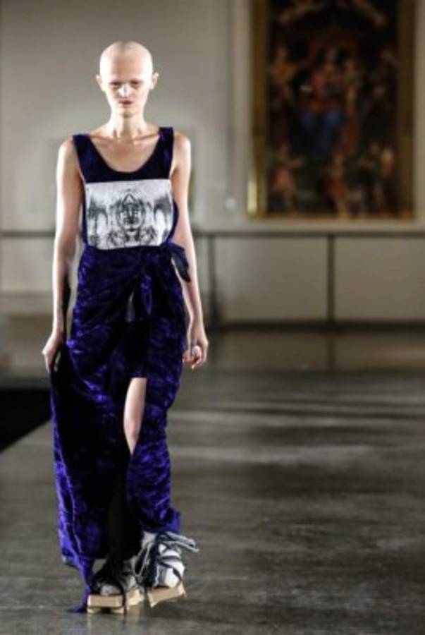 Modelo con inusual apariencia rompe estereotipos de belleza
