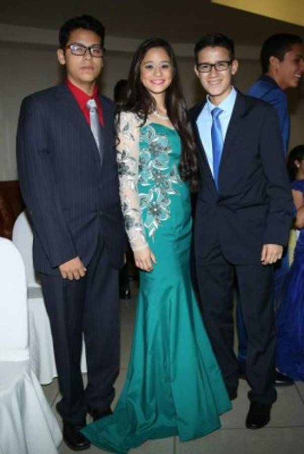 Seniors de la Shadai School celebraron la culminación de sus estudios de secundaria