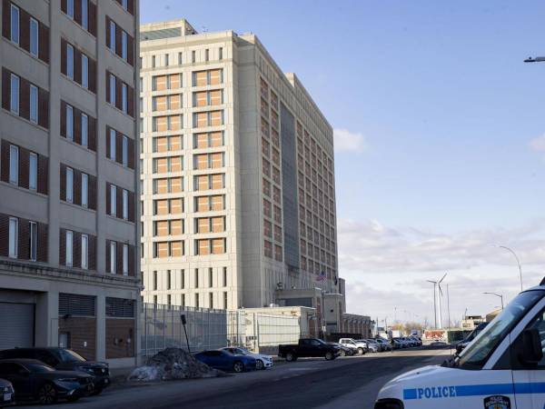 Fotografía que muestra el Centro Metropolitano de Detención de Brooklyn (MDC), donde se encuentra el presidente de Venezuela, Nicolás Maduro. EFE