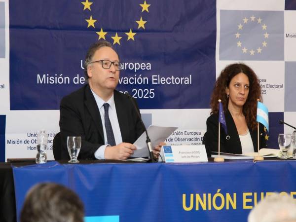 Francisco Assis, eurodiputado, durante la conferencia de prensa en Tegucigalpa.