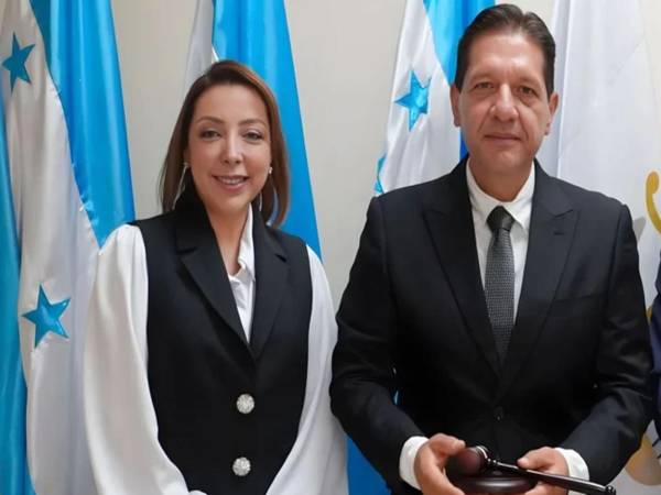 Miriam Barahona y Mario Flores, magistrados del Tribunal de Justicia Electoral.