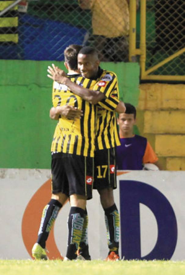 Real España toma una mínima ventaja