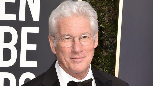 Los amuletos que siempre llevan los famosos para atraer la buena suerte