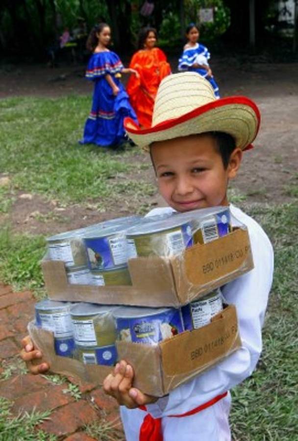 Llevamos pupitres a dos escuelas de la periferia del Distrito Central