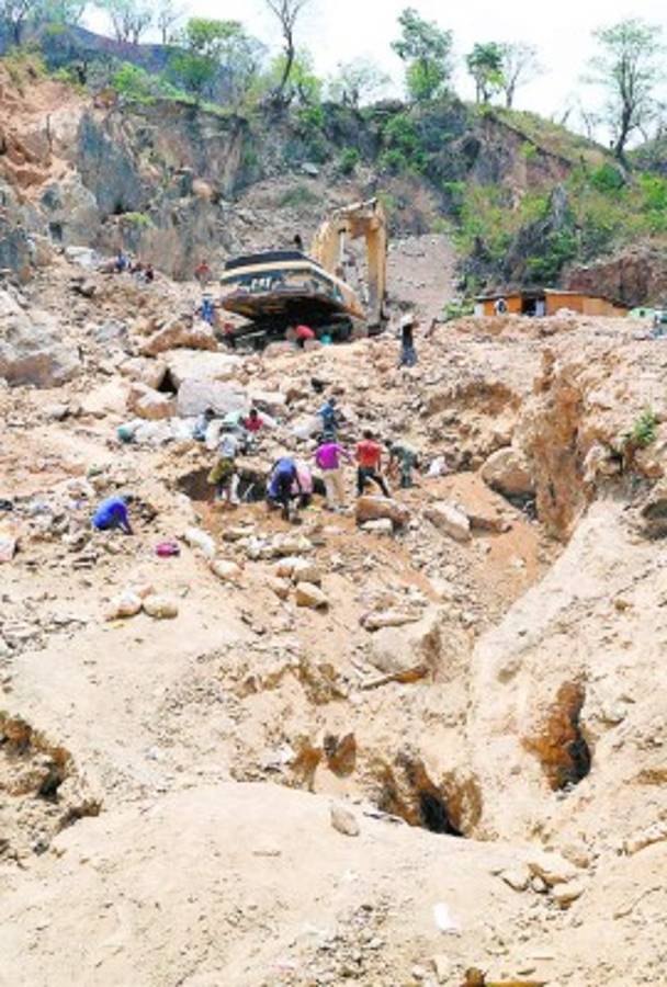 Mineros artesanales del sur amenazan con tomas en la capital