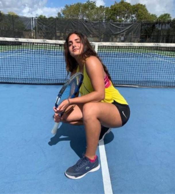FOTOS: Ella es la venezolana Isabella, la doble de Aislinn Derbez que estremece las redes sociales