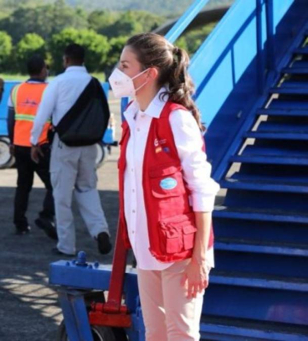 El sencillo look de la reina Letizia en su visita solidaria a Honduras (FOTOS)