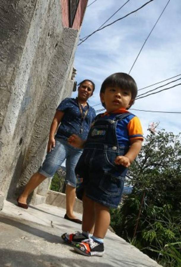 Gabriel ya camina, pero el pago de incapacidad sigue sin llegar