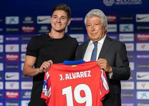Fichajes: Crack se ofrece al Barcelona, futuro de Lewandowski y Florentino lo tiene claro