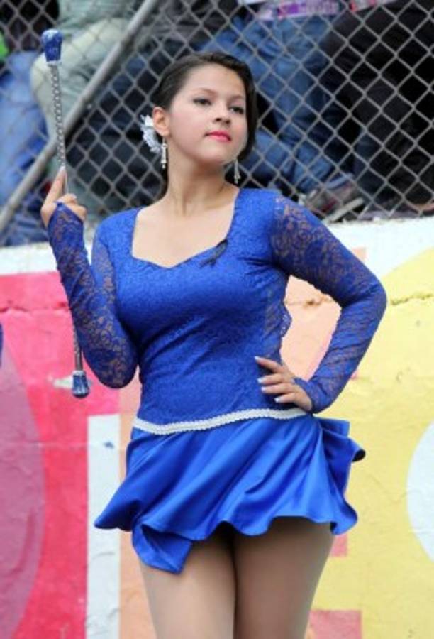 Bastoneras, dueñas de la pasarela cívica