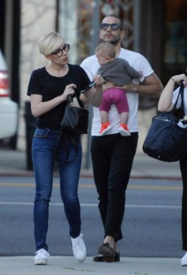 La pareja contrajo matrimonio en secreto en 2014, después que la actriz diera a luz a su hija Rose Dorothy. Foto redes