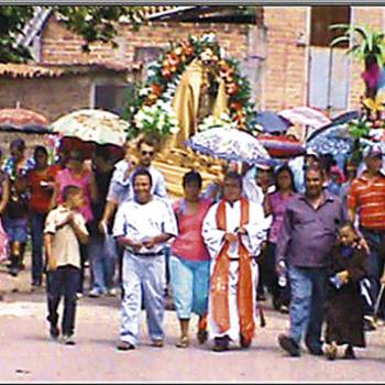 <div class='Quickread' id='DTElementID-3891393'> <p class='NormalParagraphStyle'><p>En el marco de la feria, la Villa de San Antonio celebró el guancasco</p></p> </div>