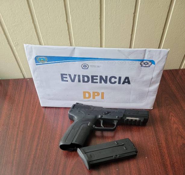 Cae guatemalteco en Corinto con arma considerada una de las 10 más peligrosas del mundo