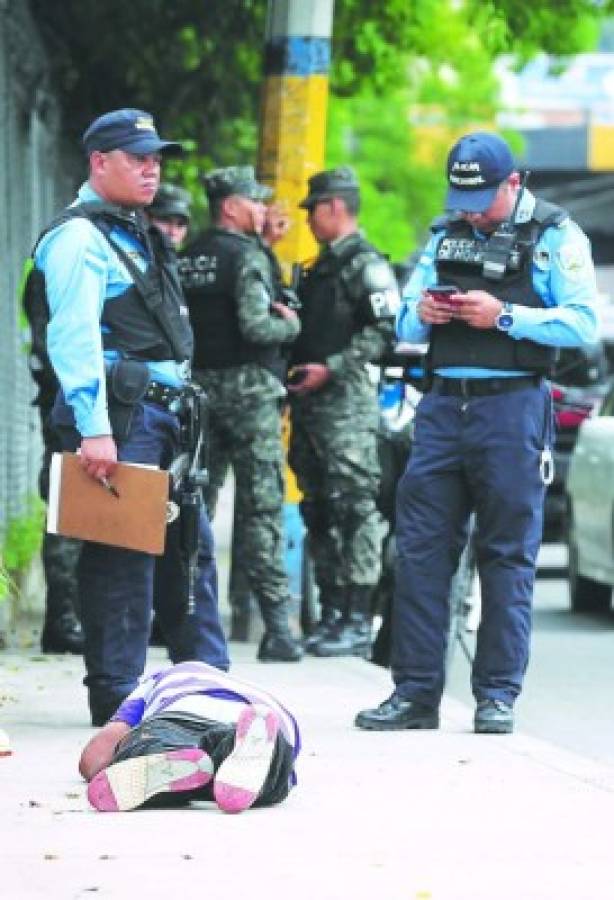 Muere luego de agonizar por una hora en una acera de la capital de Honduras