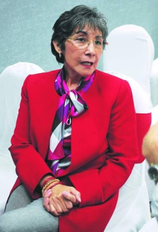 Maribel Espinoza: 'Vamos a renovar al Partido Liberal”