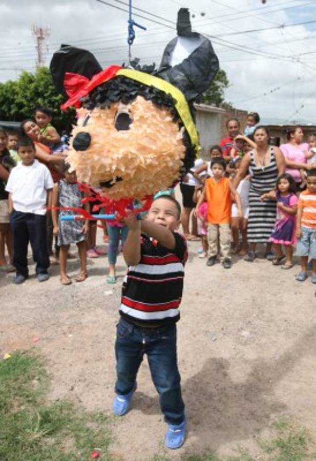 Arrancamos las sonrisas inocentes de los infantes de Altos de Loarque