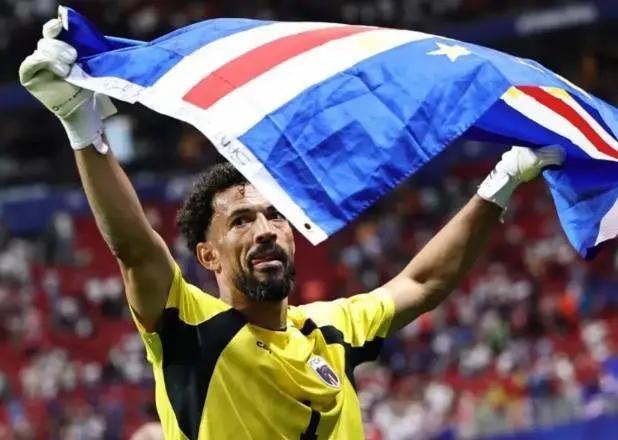 Vozinha y lo que vive en Chile luego de haber fichado por Colo Colo ¿por qué no debuta?