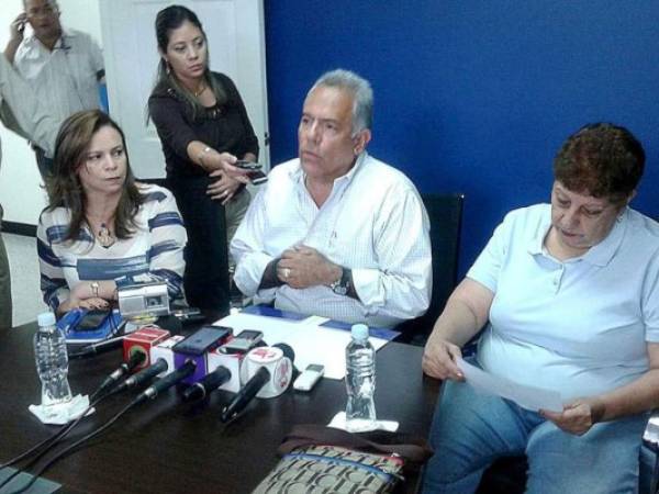 El diputado Óscar Álvarez compareció en nombre del Partido Nacional.