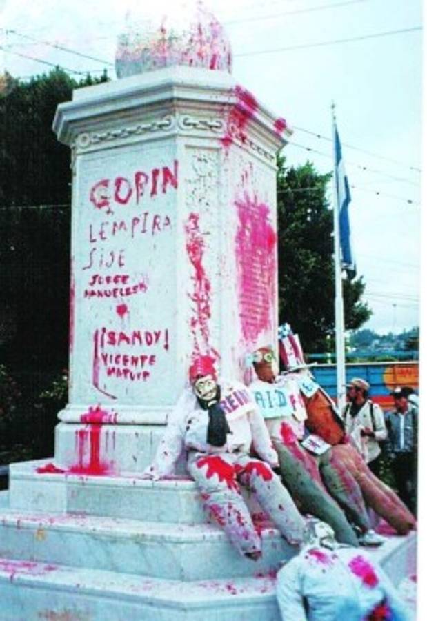 La mañana que le cortaron la cabeza a la estatua de Cristóbal Colón